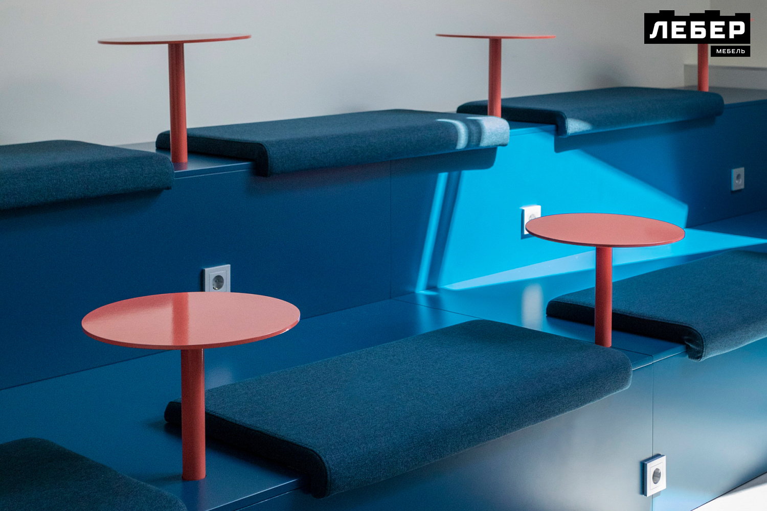 Металлические столы для офиса Росбанка